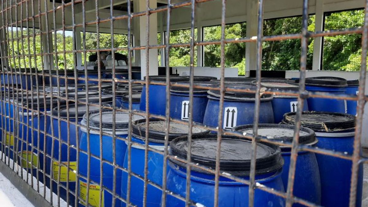 33 tons of biomedical hazardous and toxic waste is stored at the Temporary Storage Facility for Hazardous and Toxic Materials (TPS - B3) of Natuna Regency General Hospital located on Ali Murtopo Street, Ranai Kota, Natuna, Riau Islands. (Photo: the documentary of ANTARA)