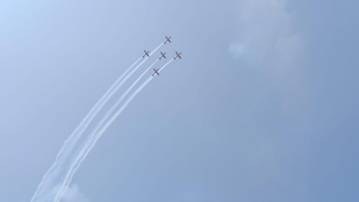The spectacle of fly pass by Indonesia's Military Aircraft. (Photo: detikcom)