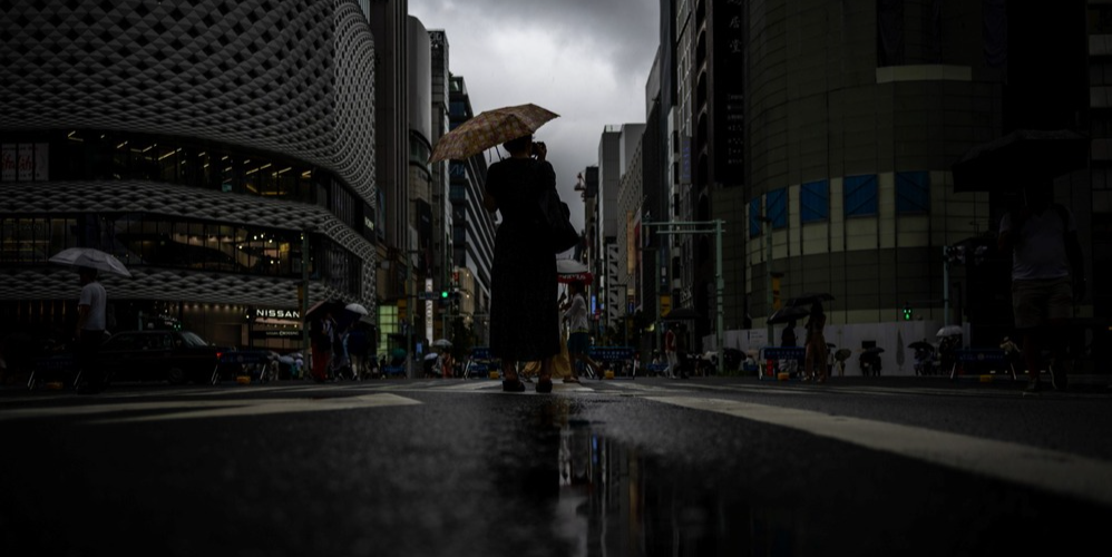 Typhoon Lan bears down on Japan's main island