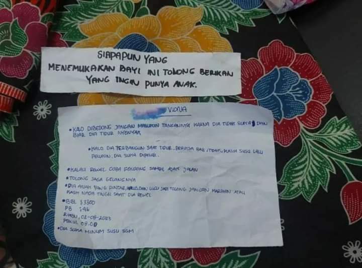 notes that was left along with the baby (Photo: Facebook/Mitha Msi)