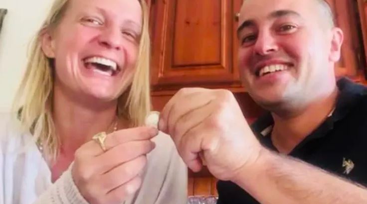 Partis gives her landlord 1 euro as a symbolic gesture.Source: Veronica Matta