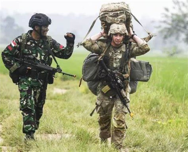 Indonesian military personnel and United States military personnel during the Super Garuda Shield training series. (Photo: ANTARA)