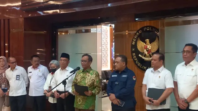Coordinating Minister for Political, Legal, and Security Affairs Mahfud Md disclosed the performance of the Indonesian National Police's Anti-Human Trafficking Task Force (Satgas TPPO) from June 5 to July 3, 2023. (Photo: Merdeka.com)