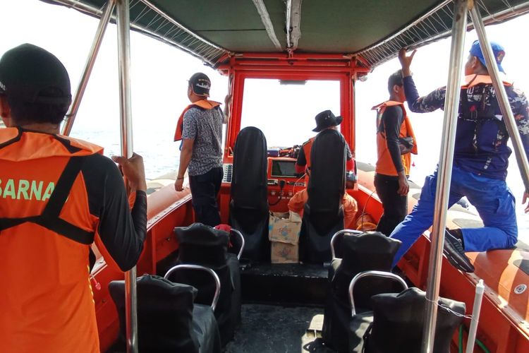 The search for Chinese tourist named Yi Liu (27), who went missing at Long Pink Beach in Komodo National Park, Lahuan Bajo, West Manggarai Regency, NTT, from Tuesday (3 Oct) until Monday (9 Oct), has been officially terminated. (Photo: the documentation of the National Search and Rescue Agency)