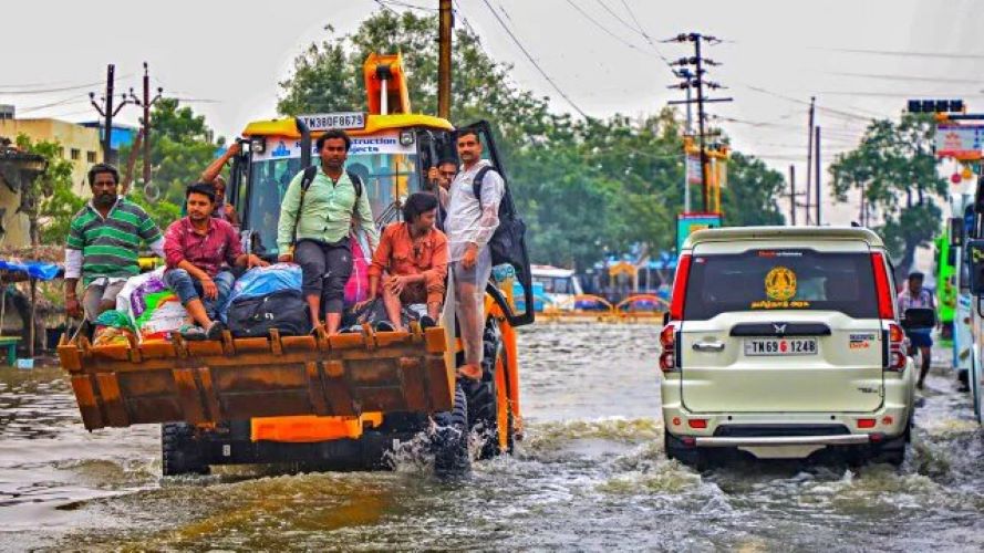 People affected by the flood move to secure locations in Thoothukudi on Tuesday (19 Dec). (Photo: Press Trust of India via Indian Express)