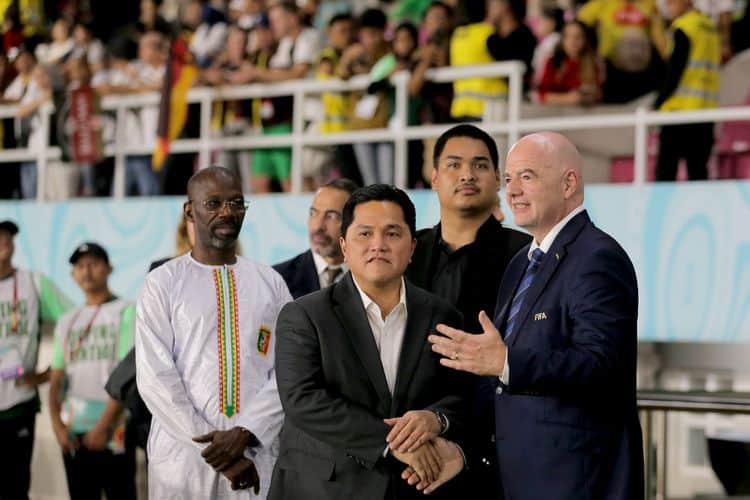 The Chairman of PSSI, Erick Thohir, and FIFA President Gianni Infantino discuss before the awarding ceremony of the U17 World Cup 2023 in Indonesia, held at Manahan Stadium in Solo on Saturday (2 Dec) evening. (Photo: KOMPAS.com)